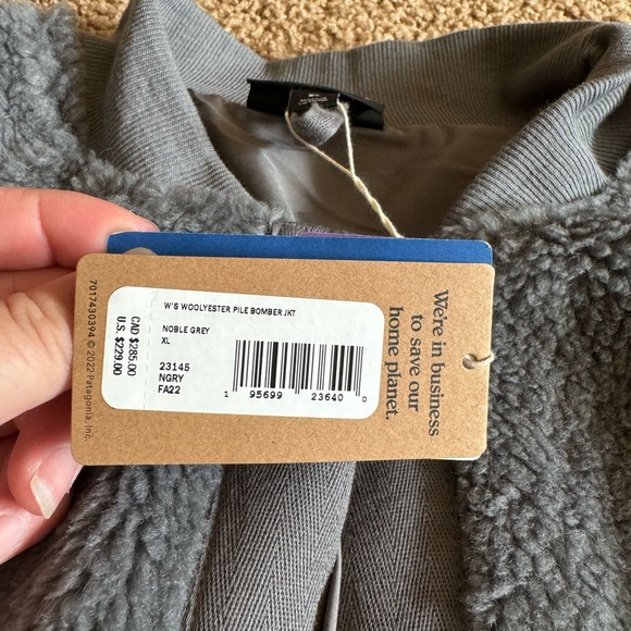Patagonia Woolyester Pile Bomber Jacket Women's - Picture 3 of 3